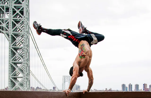 Yoga on the George Washington bridge, USA. (Photo by Kristina Kashtanova/Caters News)
