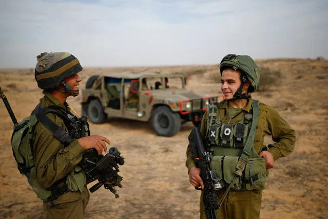 Yussef Saluta (L), 20, and Saleh Khalil, 20, Israeli Arab soldiers from the Desert Reconnaissance battalion chat during a drill near Kissufim in southern Israel November 29, 2016. (Photo by Amir Cohen/Reuters)