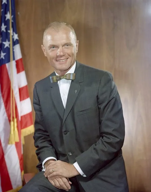 Astronaut John H. Glenn, Jr., the first American to orbit the Earth in a Project Mercury Spacecraft, poses for an official portrait in December 1962. (Photo by Reuters/NASA)