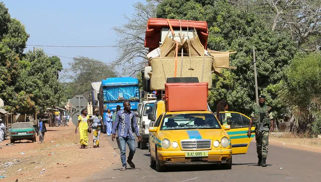 Cars line up at the border post check point in Seleki, Senegal, at the border with Gambia January 17, 2017. (Photo by Emma Farge/Reuters)