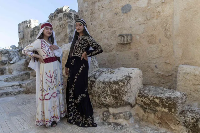 A model wears a traditional Palestinian dress during a show in the Palestinian Heritage day, at the historic archaeological center of the West Bank village of Sebastia, north of Nablus, Thursday, October 7, 2021. (Photo by Nasser Nasser/AP Photo)