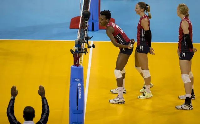 Cursty Jackson of the U.S., center, looks over at the ref as U.S. player's prepare to defend against a serve by Peru, in their women's volleyball preliminary match at the Pan Am Games in Toronto, Thursday, July 16, 2015. (Photo by Rebecca Blackwell/AP Photo)