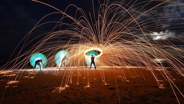 Pictured is Nigel Cox painting with light and spinning steel wool which sparks when lit on Frinton beach, Frinton-on-Sea in Essex on Monday evening, September 5, 2022. (Photo by Kevin Jay/pictureexclusive.com)