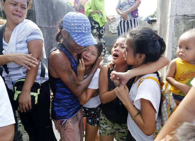 A picture made available on 12 September 2016 shows Filipino relatives of a slain alleged drug dealer who was killed during a police operation against illegal drugs, mourning during burial rites at a cemetery in Manila, Philippines, 11 September 2016. Presidential Communications Office Secretary Martin Andanar told a government radio station on 12 September that President Duterte's campaign against illegal drug should be considered a success with the drug supply in the country cut by as much as 90 percent in just two months. Figures released by the Philippine National Police (PNP) on September 09 showed 1,466 have been killed in police operations and another 1,490 recorded deaths under investigation, most of them believed to have been killed by vigilantes. (Photo by Francis R. Malasig/EPA)