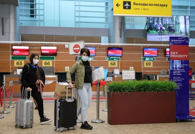 Passengers at Sheremetyevo International Airport in Moscow Region, Russia on September 9, 2020. Russia resumes flights to Egypt suspended earlier to prevent the spread of the COVID-19 coronavirus. Aeroflot - Russian Airlines schedules Moscow-Cairo flights three times a week. (Photo by Sergei Bobylev/TASS)