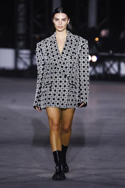 American model Emily Ratajkowski walks the runway at Jonathan Simkhai Fall 2023 Ready To Wear Fashion Show on February 10, 2023 in New York City. (Photo by Giovanni Giannoni/WWD via Getty Images)