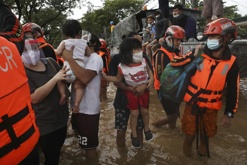Typhoon Vamco hits the Philippines