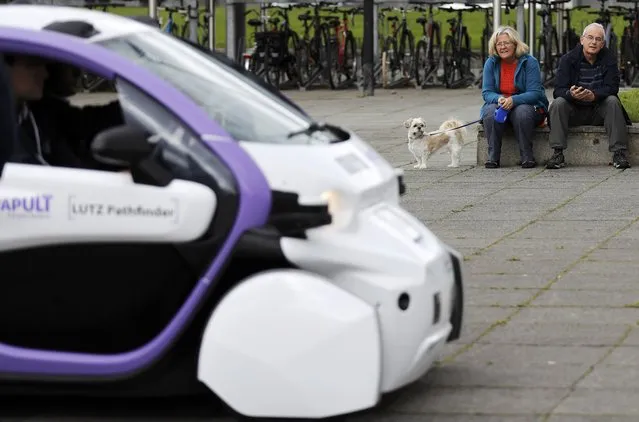 People look at a driverless pod is as it is tested in Milton Keynes, Britain, October 11, 2016. (Photo by Darren Staples/Reuters)