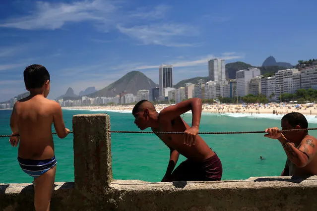 Bathers prepare to dive into the sea at Leme beach in Rio de Janeiro, Brazil, October 16, 2016. (Photo by Pilar Olivares/Reuters)