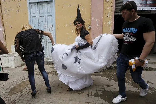 Idalis Lorenzo gets ready to participate in a school of theatre, makeup and hair styling graduation contest in Havana, November 16, 2015. (Photo by Reuters/Stringer)