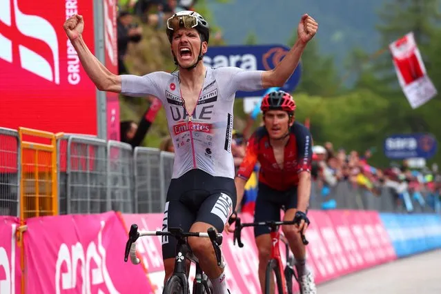 UAE Team Emirates's Portuguese rider Joao Almeida celebrates as he crosses the finish line to win the sixteenth stage of the Giro d'Italia 2023 cycling race, 203 km between Sabbio Chiese and Monte Bondone, near Cavedine, on May 23, 2023. (Photo by Luca Bettini/AFP Photo)