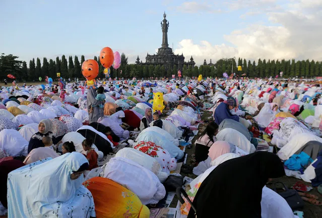 Muslims perform Eid al-Fitr prayers at Bali Monument in Denpasar, Bali, Indonesia, June 15, 2018. (Photo by Johannes P. Christo/Reuters)