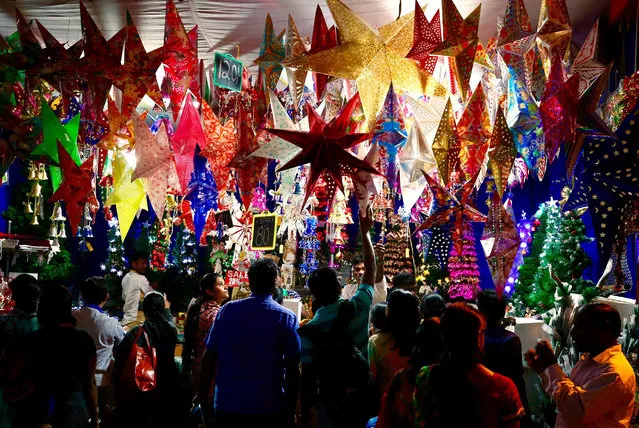 Vendors offer decorative items for the upcoming Christmas holiday in Bangalore, India, 22 December 2016. People hang Christmas stars in front of the house entrance for prosperity to enter their premises. Christmas is celebrated in India and across the world on 25 December to commemorate the birth of Jesus, the central figure of Christianity. (Photo by Jagadeesh N.V./EPA)