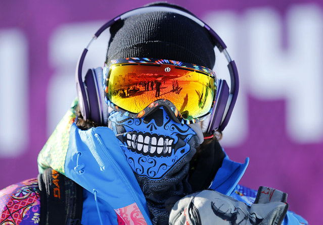 Course worker Svyatoslav Shirvel wears head phones and goggles during slopestyle snowboard training at the 2014 Sochi Winter Olympics in Rosa Khutor February 3, 2014. (Photo by Mike Blake/Reuters)