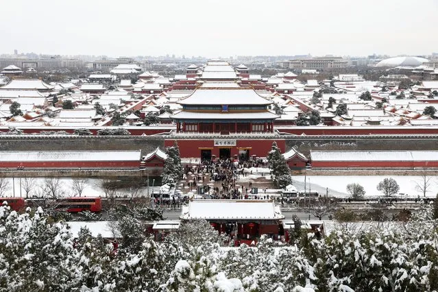 A general view of the snow-covered Forbidden City as seen from Jingshan Park, after snowfall in Beijing, China, 21 February 2024. The Beijing Meteorological Bureau has issued a blue warning of a cold wave and a yellow warning for ice on the road. (Photo by Wu Hao/EPA)