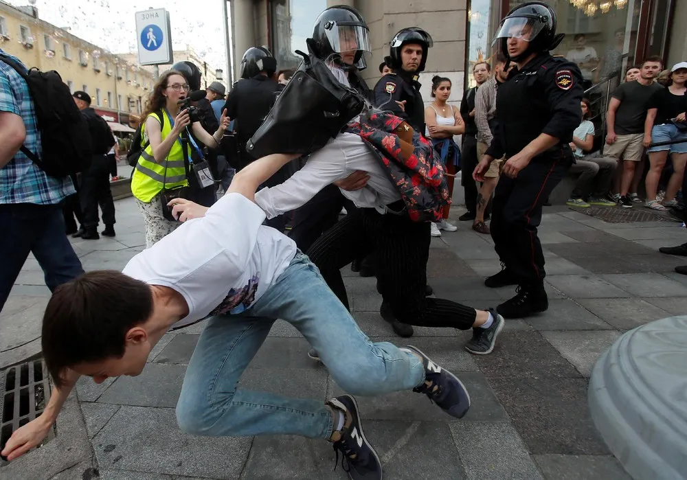Russian Police Arrest over 1,000 in Moscow