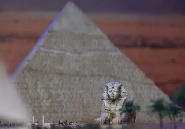 A miniature model of the the Great Pyramid & Sphinx in Egypt, part of Gulliver's Gate, a miniature world being recreated in a 49,000-square-foot exhibit space in Times Square, is seen during a preview April 10, 2017 in New York City. The exhibit will include miniature scale models of well-known sites and places from around the world. A group of artists have created a new 49,000-square-foot exhibit of 300 miniature scenes of landmarks and towns from 50 countries around the world. Called Gulliver's Gate, the exhibit features everything from a tiny replica of the Leaning Tower of Pisa to one of the Beatles strutting across Abbey Road. The $40 million exhibit, which opened on April 6, will be on display until December 30. (Photo by Timothy A. Clary/AFP Photo)