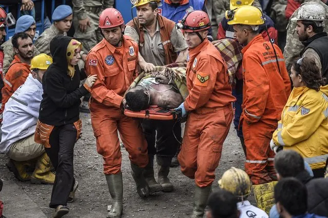 A woman reacts as she searches for relatives while rescuers carry out dead miners on May 14, 2014 after an explosion and fire in a coal mine in the western Turkish province of Manisa killed at least 201 people and hundreds remain trapped underground. (Photo by Bulent Kilic/AFP Photo)
