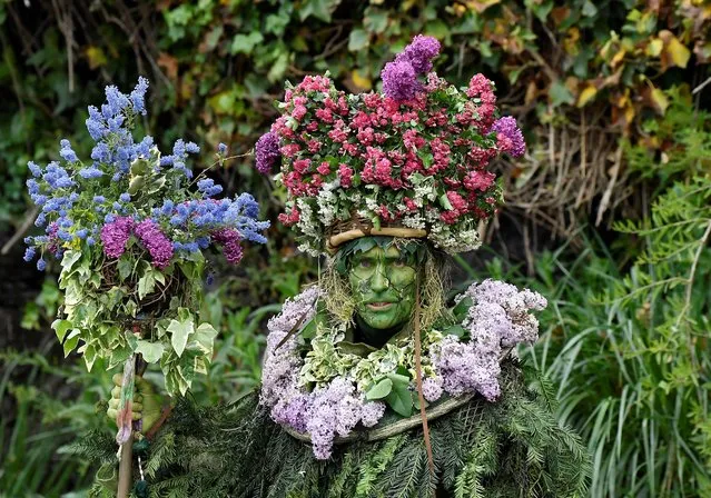 A participant attends the annual May Day bank holiday “Jack In The Green” parade and festival in Hastings, Britain on May 2, 2022. (Photo by Toby Melville/Reuters)