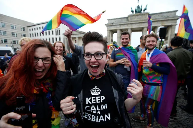 People celebrate Germany's parliament legalising the same-s*x marriage in front of the Brandenburg Gate in Berlin, Germany June 30, 2017. (Photo by Fabrizio Bensch/Reuters)