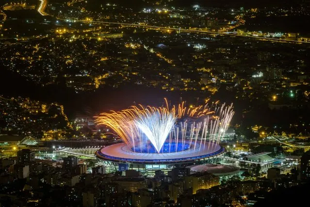 Fireworks are tested for the opening ceremony of the Rio 2016 Olympic Games at the Maracana stadium in Rio de Janeiro, Brazil on August 3, 2016. (Photo by Yasuyoshi Chiba/AFP Photo)