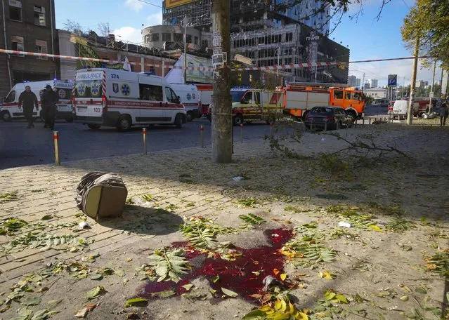 A view of blood on the ground at the scene of Russian shelling, in Kyiv, Ukraine, Monday, October 10, 2022. Multiple explosions rocked Kyiv early Monday following months of relative calm in the Ukrainian capital. Kyiv Mayor Vitali Klitschko reported explosions in the city's Shevchenko district, a large area in the center of Kyiv that includes the historic old town as well as several government offices. (Photo by Efrem Lukatsky/AP Photo)