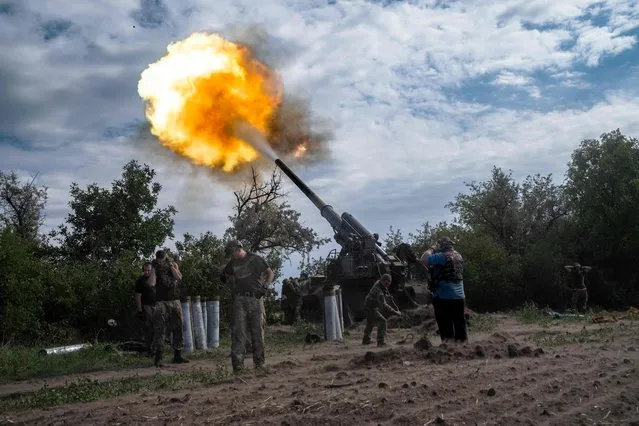 Ukrainian artillerymen fire a self-propelled 203mm cannon '2s7 Pion' at Russian troops position on the southern frontline of Ukraine on September 14, 2022. (Photo by Ihor Tkachov/AFP Photo)