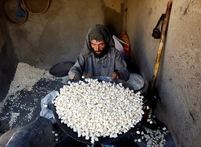 An Afghan man makes popcorn at a small traditional factory ahead of the Eid al-Adha festival, in Kabul, Afghanistan September 10, 2016. (Photo by Mohammad Ismail/Reuters)