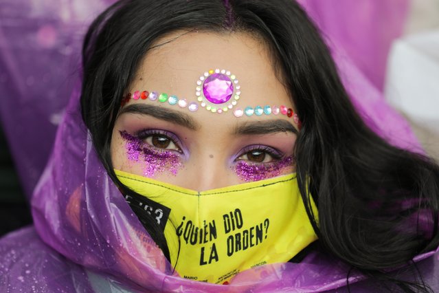A demonstrator wearing a face mask reading “Who gave the order?” looks on during a protest to mark the International Day for the Elimination of Violence against Women, in Bogota, Colombia on November 25, 2020. (Photo by Luisa Gonzalez/Reuters)