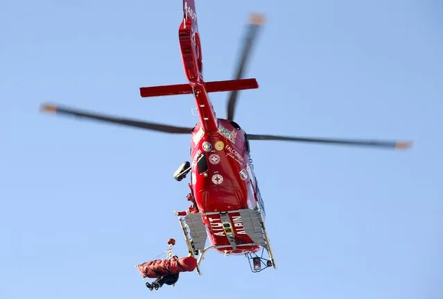 Matthias Mayer of Austria is lifted into an emergency helicopter after he crashed during the men's downhill race at the Alpine Skiing World Cup in Val Gardena, northern Italy, December 19, 2015. (Photo by Alessandro Garofalo/Reuters)