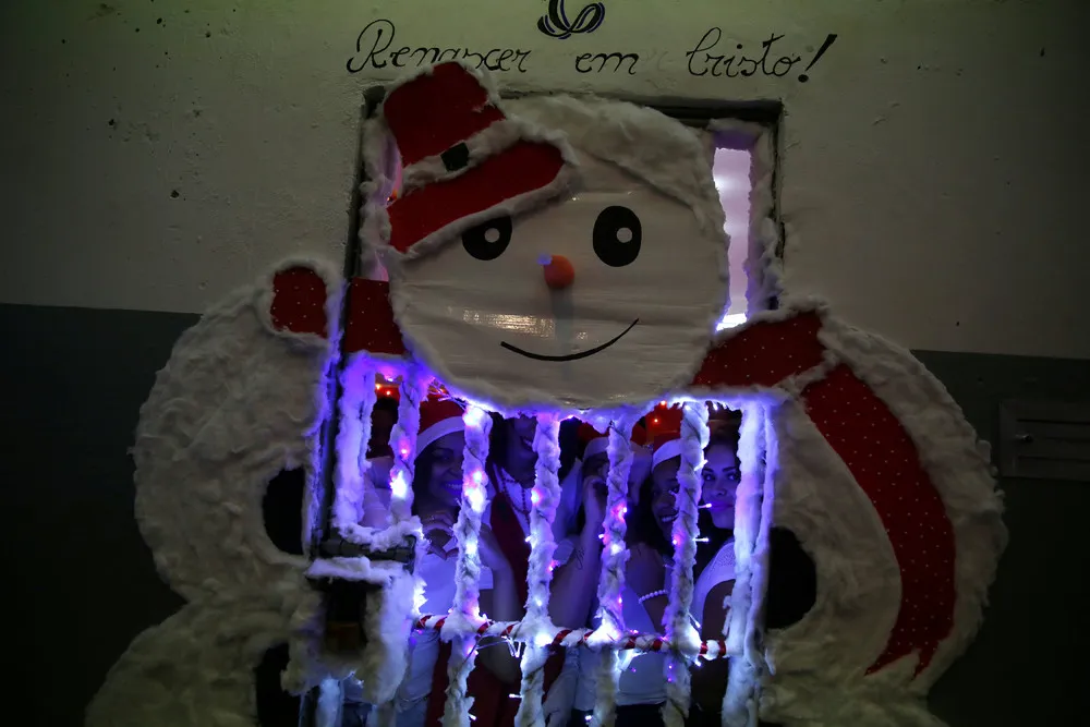 The Day in Photos – December 17, 2016