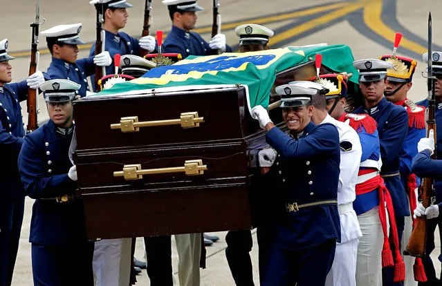 The remains of Brazil's ousted President Joao Goulart arrive at an Air Force base in Brasilia, on November 14, 2013. Goulart's remains will be tested to investigate the possibility that he was killed by poisoning, due to suspicions that he may have been murdered on orders of Brazil's military regime after he was ousted in 1964. Goulart's death in 1976 was ruled a heart attack, but an autopsy was never performed. (Photo by Eraldo Peres/Associated Press)