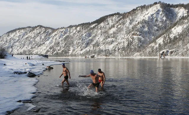 Members of a local winter swimming club leave the icy water of the Yenisei River ahead of their weekly bathing session, with the air temperature at about minus 8 degrees Celsius (17.6 degrees Fahrenheit), in the town of Divnogorsk near Krasnoyarsk, Siberia, Russia, February 5, 2016. (Photo by Ilya Naymushin/Reuters)