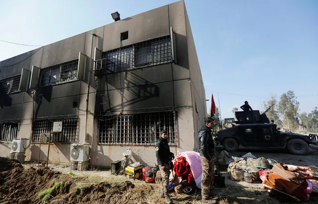 Members of the Iraqi Special Operations Forces (ISOF) stand at the University of Mosul during a battle with Islamic State militants, in Mosul, Iraq, January 14, 2017. (Photo by Ahmed Saad/Reuters)