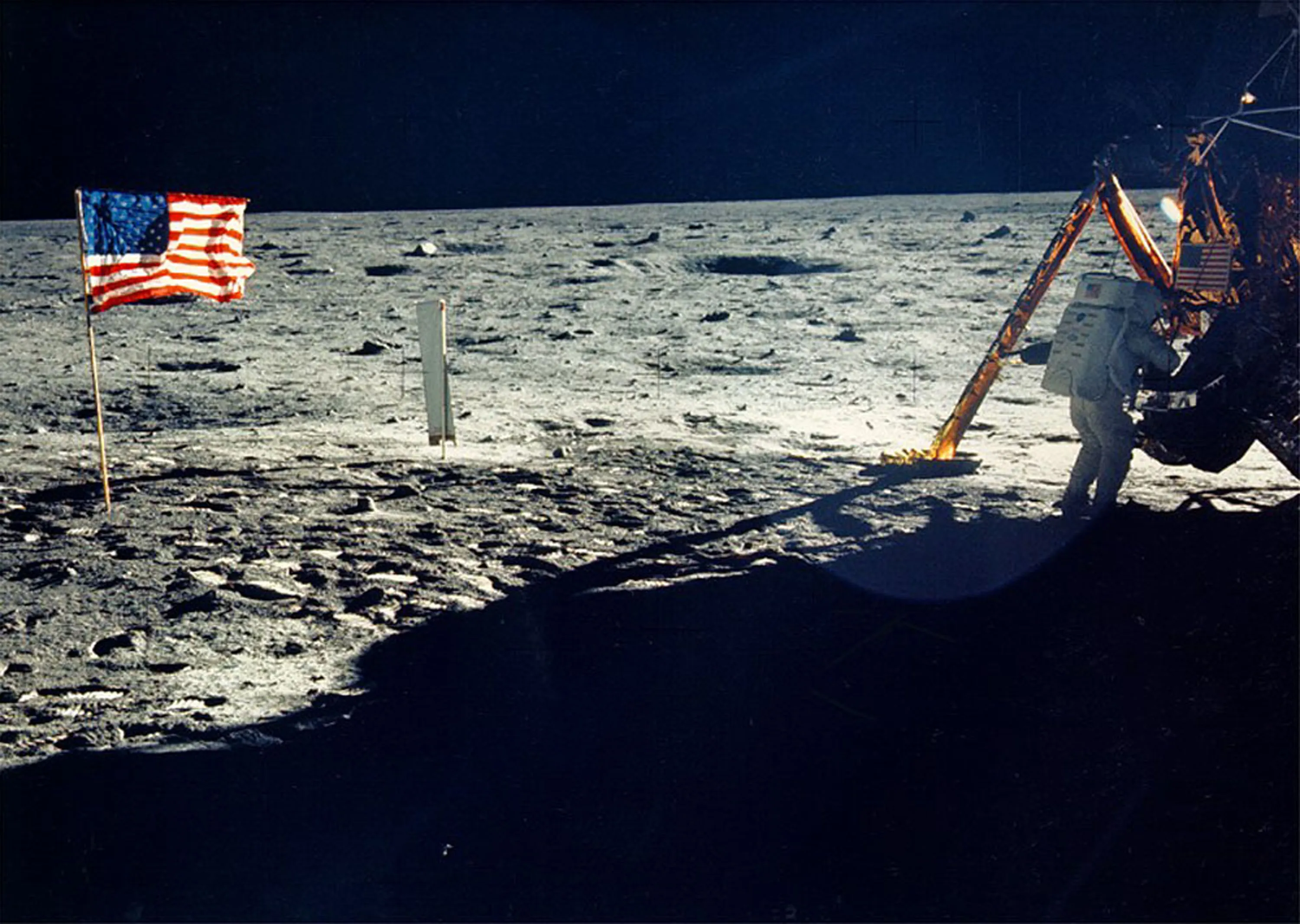 В каком году человек высадился на луну. Апполо 11 на Луне. Аполлон 11 высадка на луну.
