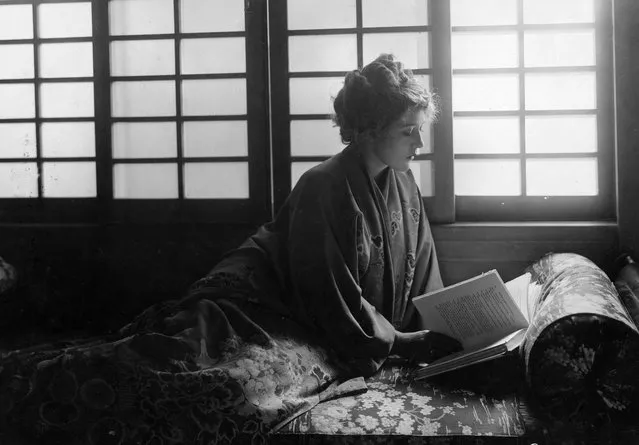 Canadian actress Mary Pickford (1892 – 1979) wearing a Japanese kimono and reading a copy of “Little Lord Fauntleroy”circa 1921. In 1921, she played both the title role and the role of Dearest in a screen version of this classic children's book. (Photo by Edward Gooch Collection/Getty Images)