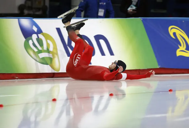 Speed Skating, ISU World Sprint Speed Skating Championship, Men’s 1000m race, Seoul, South Korea February 27, 2016: Havard Holmefjord Lorentzen of Norway falls. (Photo by Kim Hong-Ji/Reuters)