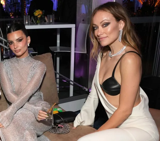 American model Emily Ratajkowski (L) and American actress and filmmaker Olivia Wilde attend the 2023 Vanity Fair Oscar Party Hosted By Radhika Jones at Wallis Annenberg Center for the Performing Arts on March 12, 2023 in Beverly Hills, California. (Photo by Kevin Mazur/VF23/WireImage for Vanity Fair)