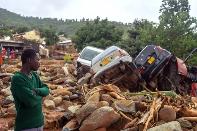 A man stands next to the wreckage a vehicles washed away f March 18, 2019 in Chimanimani, eastern Zimbabwe, after the area was hit by the cyclone Idai. - A cyclone that ripped across Mozambique and Zimbabwe has killed at least 162 people with scores more missing. Cyclone Idai tore into the centre of Mozambique on the night of March 14 before barreling on to neighbouring Zimbabwe, bringing flash floods and ferocious winds, and washing away roads and houses. (Photo by Zinyange Auntony/AFP Photo)