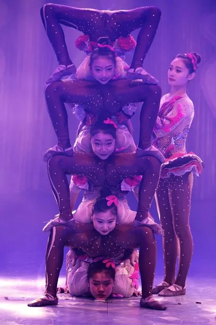 Chinese circus acrobats from the Hebei acrobatic troupe perform in the northern Israeli port city of Haifa on March 29, 2016. The group of 30 Chinese circus acrobats from Hebei province in China will stay and perform in Israel for around ten months. (Photo by Menahem Kahana/AFP Photo)