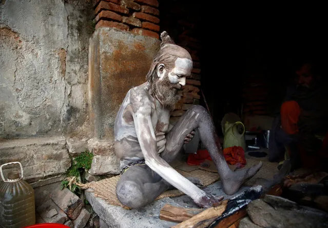 A Hindu holy man, or sadhu, smears ashes on his body at the premises of Pashupatinath Temple, ahead of the Shivaratri festival in Kathmandu, Nepal February 21, 2017. (Photo by Navesh Chitrakar/Reuters)