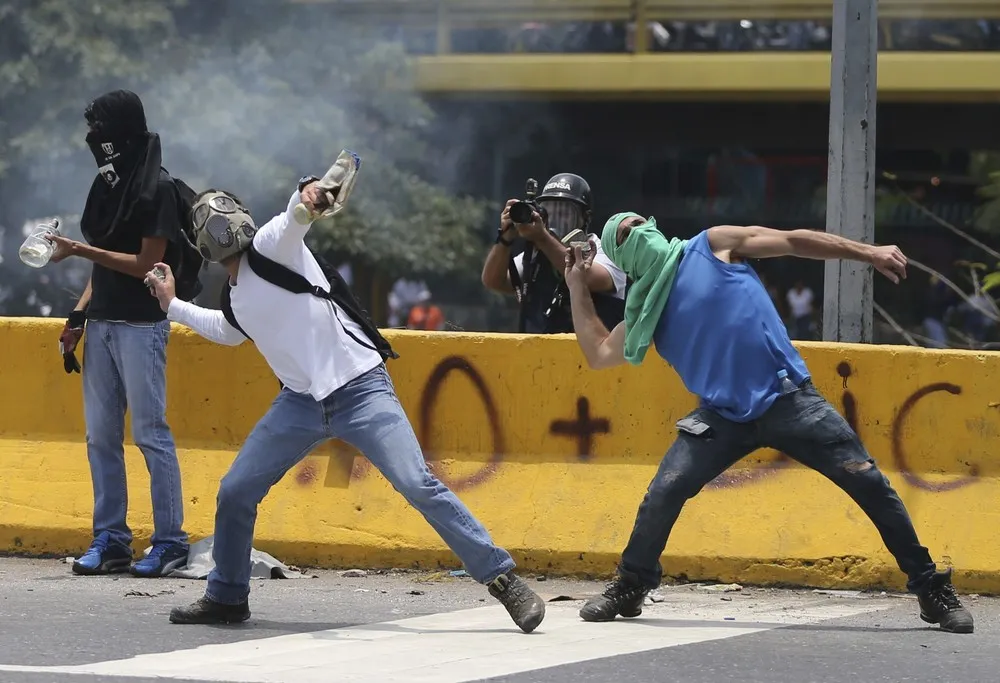 Venezuela Protesters target Maduro