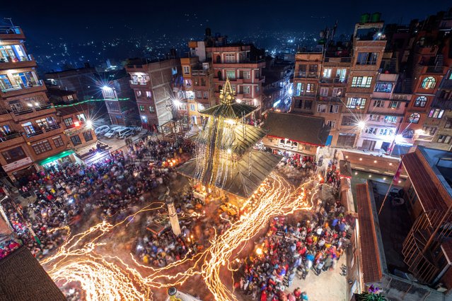 People carry a ceremonial palanquin and torches during the “Biska Jatra” festival in Thimi, on the outskirts of Kathmandu, Nepal, 14 April 2023. Thousands of people gathered early morning to attend “Biska Jatra”, which is celebrated in hope of protection from all natural calamities and support for a good harvest for the coming year, which marks 2080 in the Nepali calendar, especially by the ethnic Newar communities in Bhaktapur. (Photo by Narendra Shrestha/EPA/EFE)