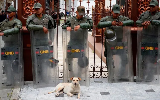 Members of the Venezuelan National Guard stand guard outside the National Assembly in Caracas on September 24, 2019. US President Donald Trump on Tuesday warned the United States was watching the situation in Venezuela “very closely”, as it unleashed new sanctions targeting the crisis-wracked country's ties with Cuba. (Photo by Matias Delacroix/AFP Photo)