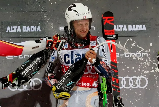 Norway's Rasmus Windingstad celebrates after finishing first place in the men's parallel giant slalom in Alta Badia, Val Badia, Italy on December 23, 2019. (Photo by Alessandro Garofalo/Reuters)