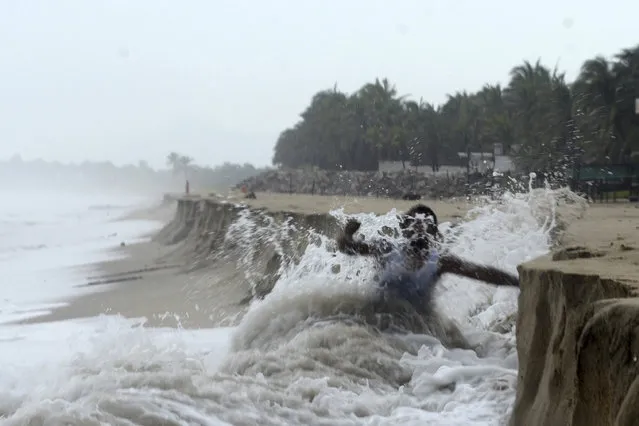 A man fights against waves caused by approaching Hurricane Max that took away part of the beach in Pie de La Cuesta, on the outskirts of Acapulco, Guerrero state, Thursday, September 14, 2017. Max has strengthened into a Category 1 hurricane off Mexico's southern Pacific coast and is forecast to make landfall later Thursday along the coast of Guerrero state. It's a region that includes the resort city of Acapulco. (Photo by Bernandino Hernandez/AP Photo)