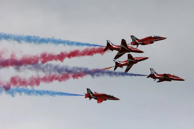 The Royal Air Force aerobatic team, the Red Arrows, perform during The Royal International Air Tattoo at the RAF in Fairford, July 11, 2014. (Photo by Stefan Wermuth/Reuters)