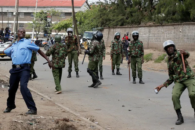 Policemen attempt to disperse supporters of Kenyan opposition leader Raila Odinga of the National Super Alliance (NASA) coalition along Likoni road as they are repulsed from accessing city center, in Nairobi, Kenya on November 17, 2017. (Photo by Thomas Mukoya/Reuters)