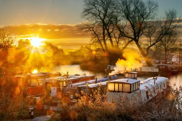 Very cold, hazy, misty start to the day as the sun rises over the marina on the Leeds Liverpool canal in Lancashire on December 7, 2022. (Photo by ZarkePix/Media World Images/AlamyLiveNews)