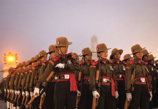 Indian soldiers take part in the rehearsal for the Republic Day parade on a cold winter morning, in New Delhi, India on January 6, 2023. (Photo by Adnan Abidi/Reuters)